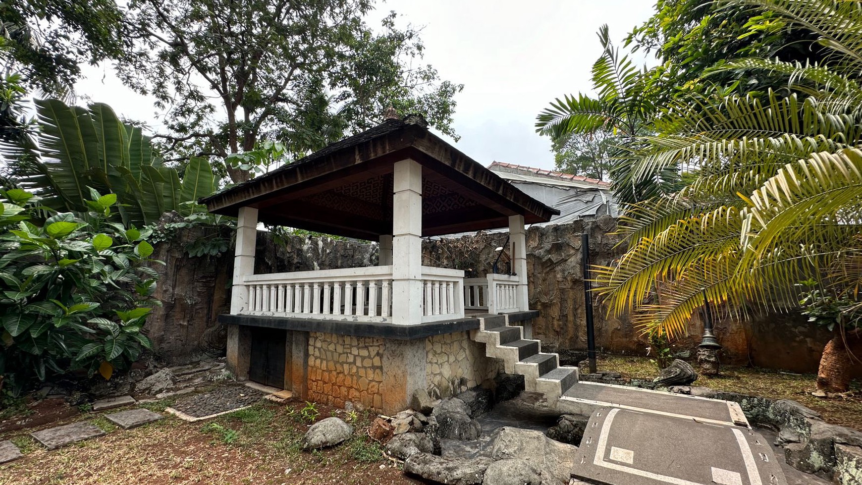 Dijual Rumah Klasik di Cirendeu 