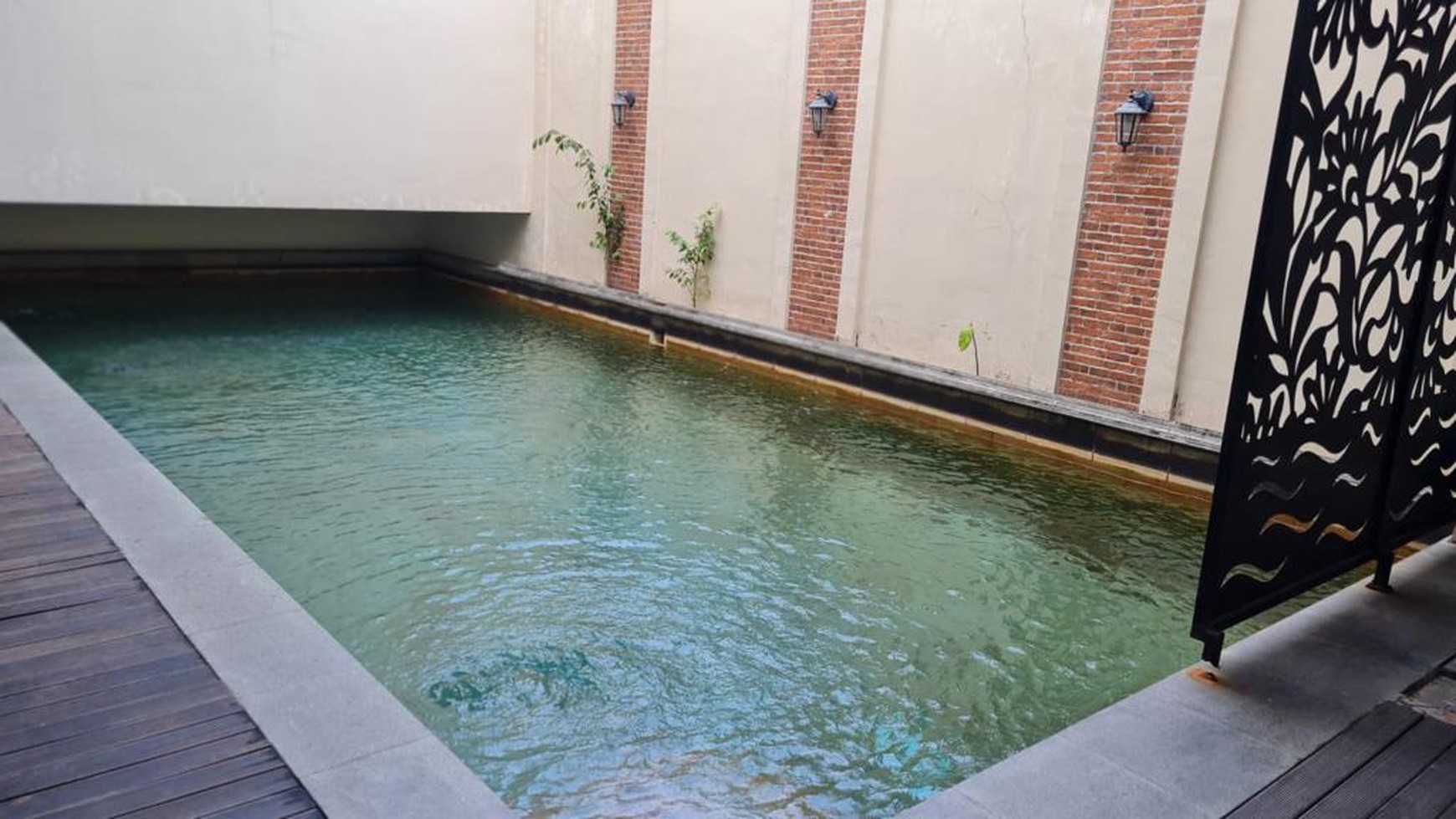 Rumah Bagus Siap Huni dengan Pool di Taman Senayan,  Bintaro Jaya Sektor 9