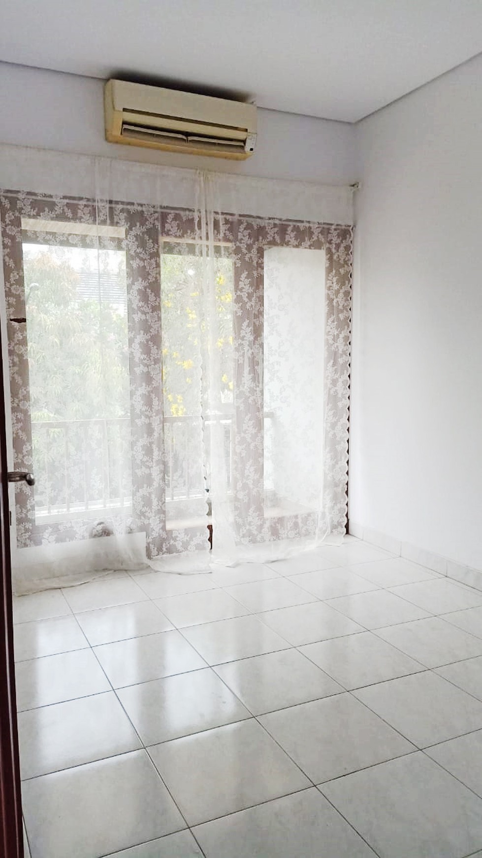 Rumah Bagus Di Emerald Town House Bintaro Jaya Sektor 9