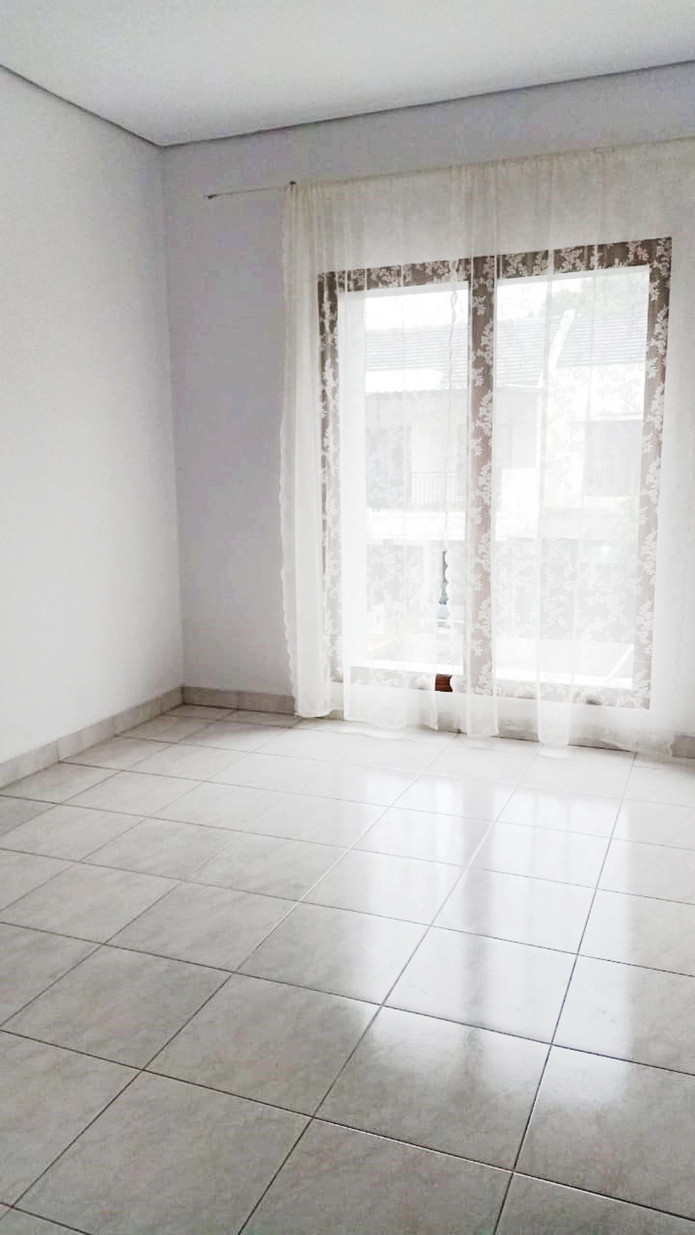 Rumah Bagus Di Emerald Town House Bintaro Jaya Sektor 9