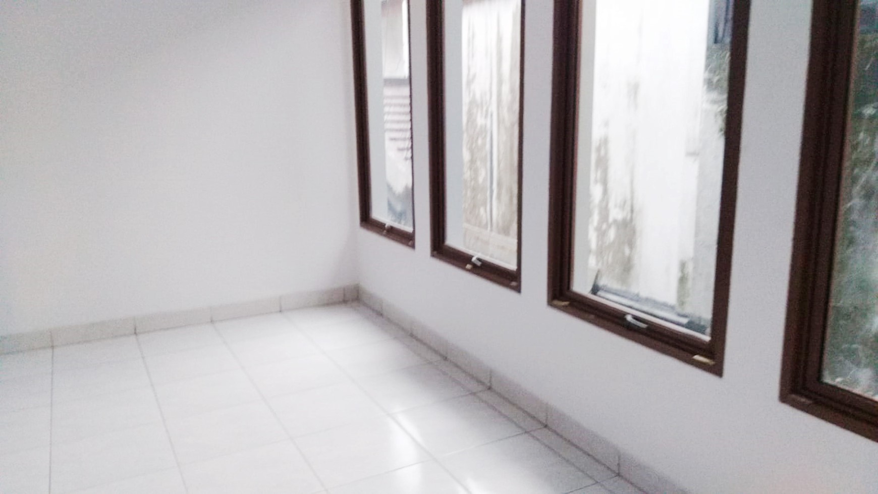 Rumah Bagus Di Emerald Town House Bintaro Jaya Sektor 9