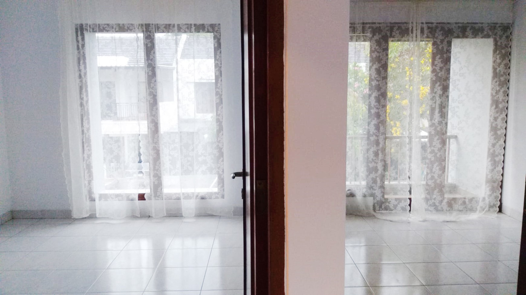 Rumah Bagus Di Emerald Town House Bintaro Jaya Sektor 9