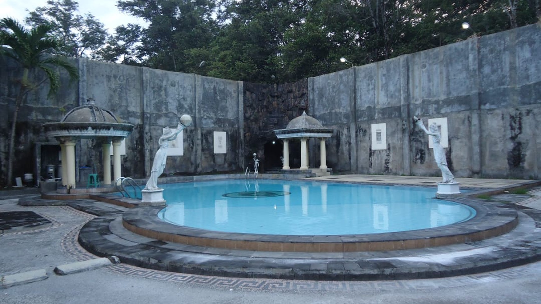 RUMAH MEWAH BERGAYA KLASIK JL. KADIROJO PURWOMARTANI, KALASAN, SLEMAN