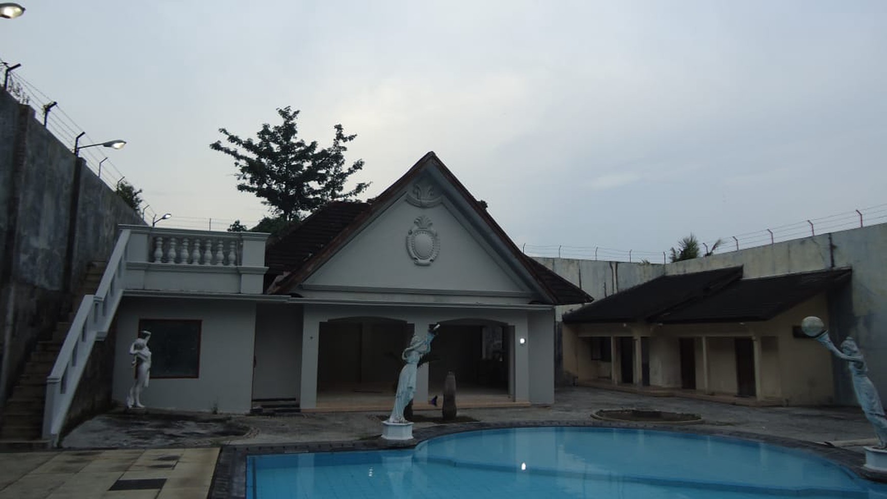 RUMAH MEWAH BERGAYA KLASIK JL. KADIROJO PURWOMARTANI, KALASAN, SLEMAN
