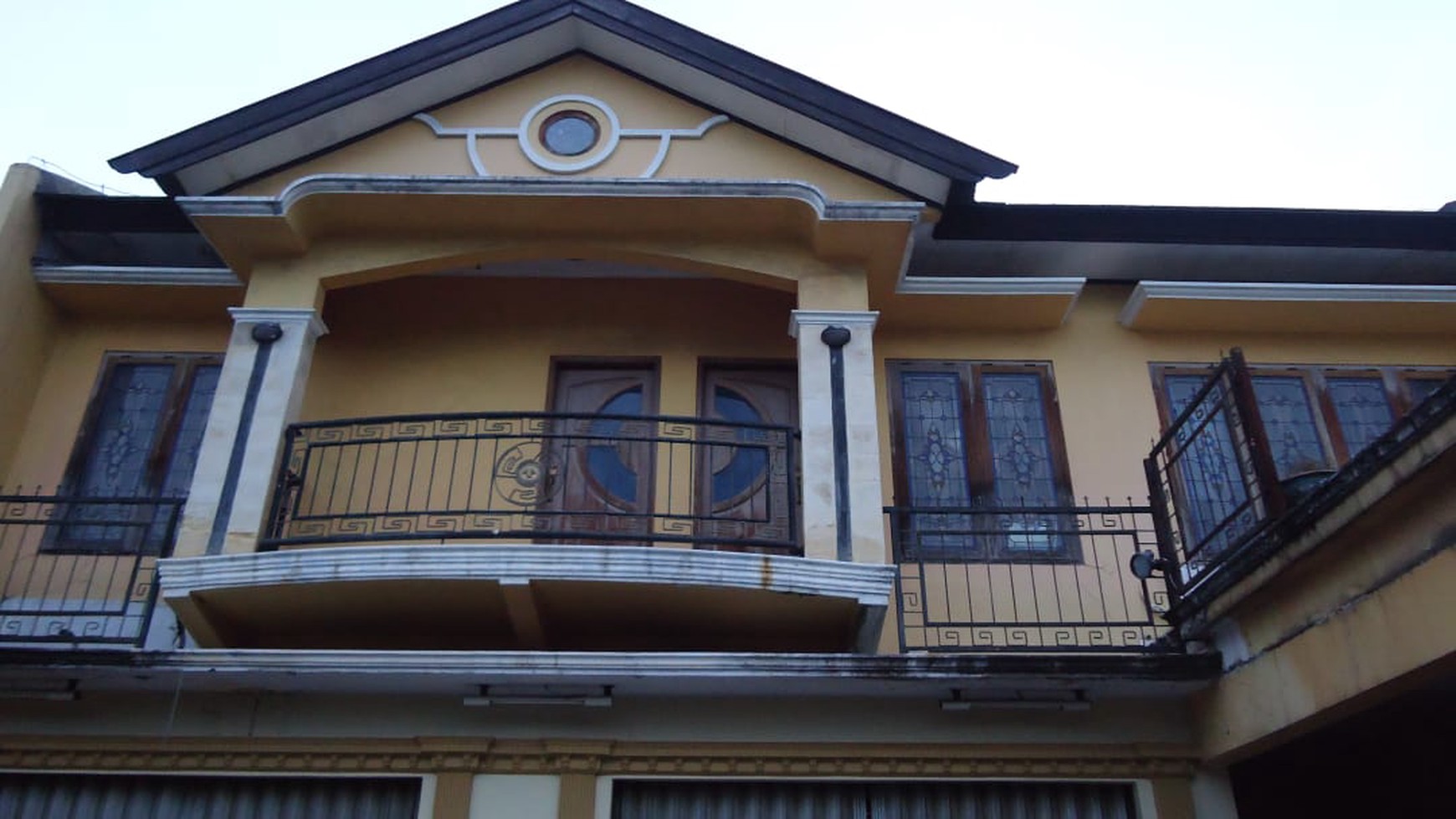 RUMAH MEWAH BERGAYA KLASIK JL. KADIROJO PURWOMARTANI, KALASAN, SLEMAN