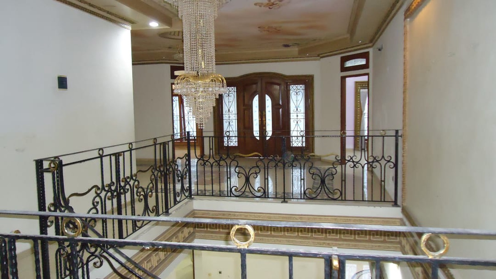 RUMAH MEWAH BERGAYA KLASIK JL. KADIROJO PURWOMARTANI, KALASAN, SLEMAN