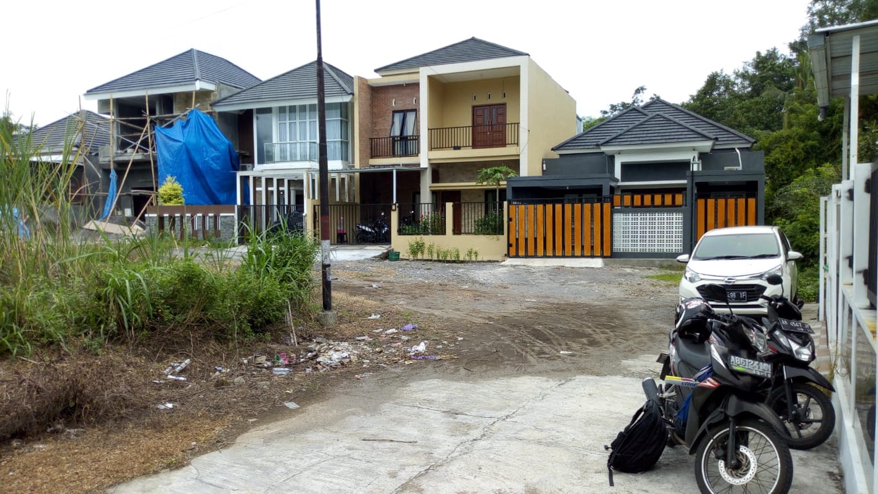 RUMAH BARU SIAP HUNI, DI DEKAT TAJEM BARU, MAGUWOHARJO