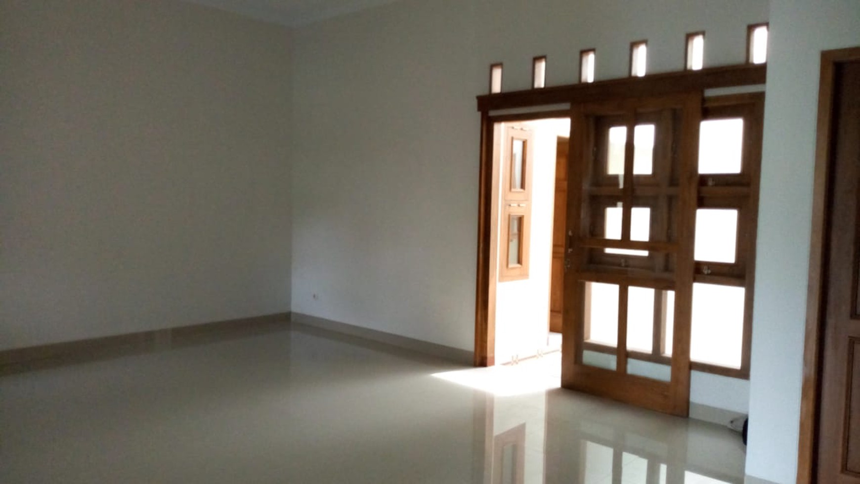 RUMAH BARU SIAP HUNI, DI DEKAT TAJEM BARU, MAGUWOHARJO