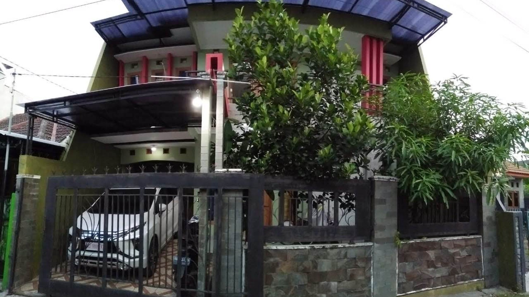 RUMAH MEWAH DENGAN DESIN MINIMALIS DI JL PANDEYAN, UMBULHARJO, YOGYAKARTA