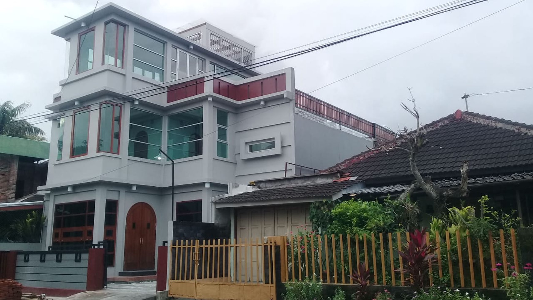 RUMAH BARU 3LANTAI, SIAP HUNI DI PERUMAHAN SUKOHARJO INDAH