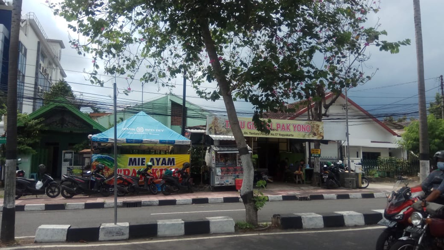 RUMAH TINGGAL DEKAT SMP 14 DAN STASIUN TUGU, BUMIJO, YOGYAKARTA