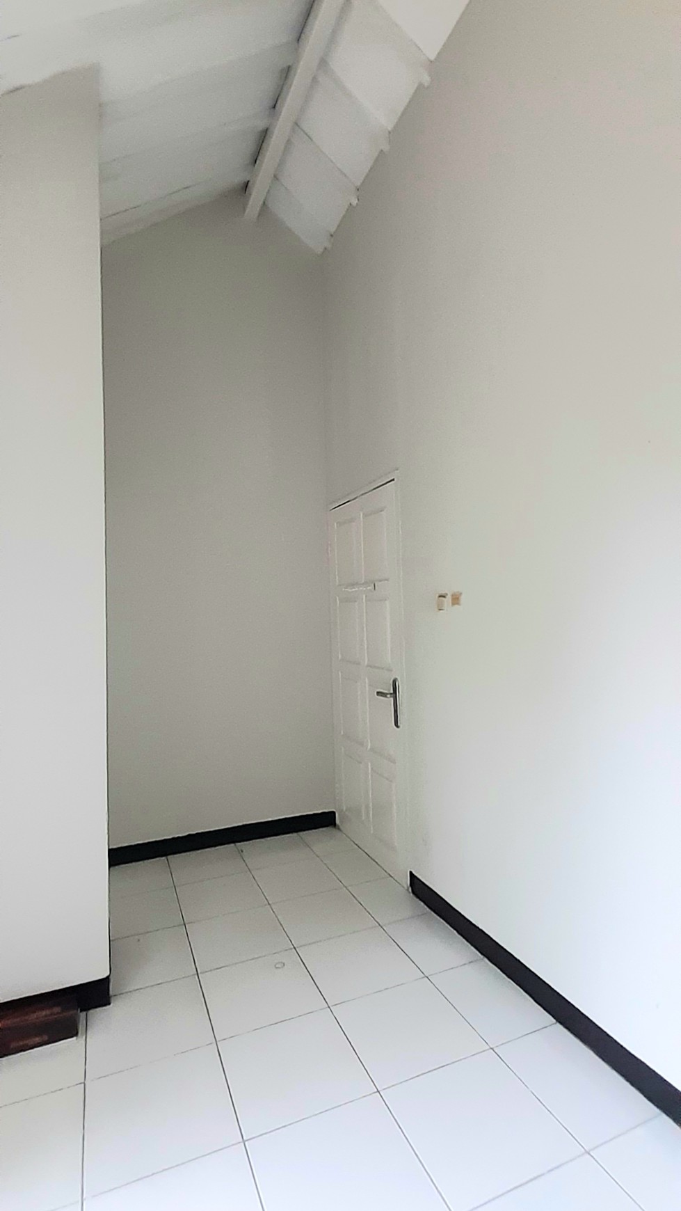 Rumah Minimalis Luas 135m Harga 70Jt/Thn nego di Kucica, Sektor IX, Bintaro Jaya