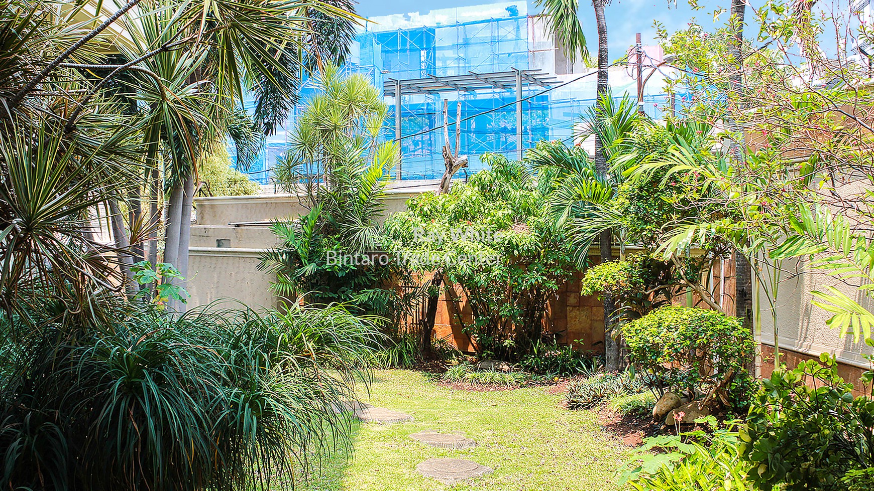 Rumah Mewah Siap Huni, Hunian Asri & Nyaman @Cilandak Timur, Pasar Minggu