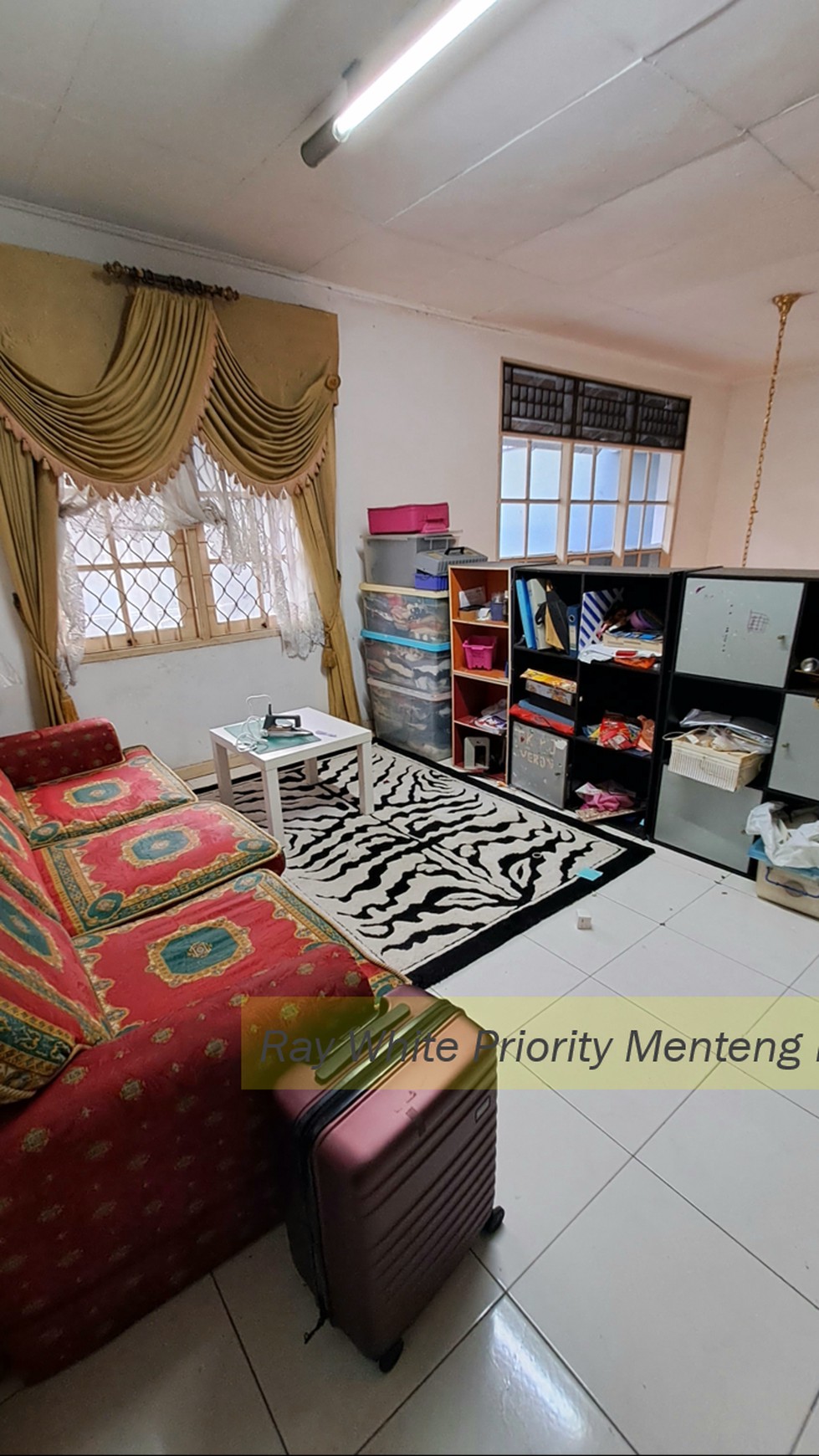 Rumah Hook Lokasi Komersil Bintaro Sektor 9, Tangsel