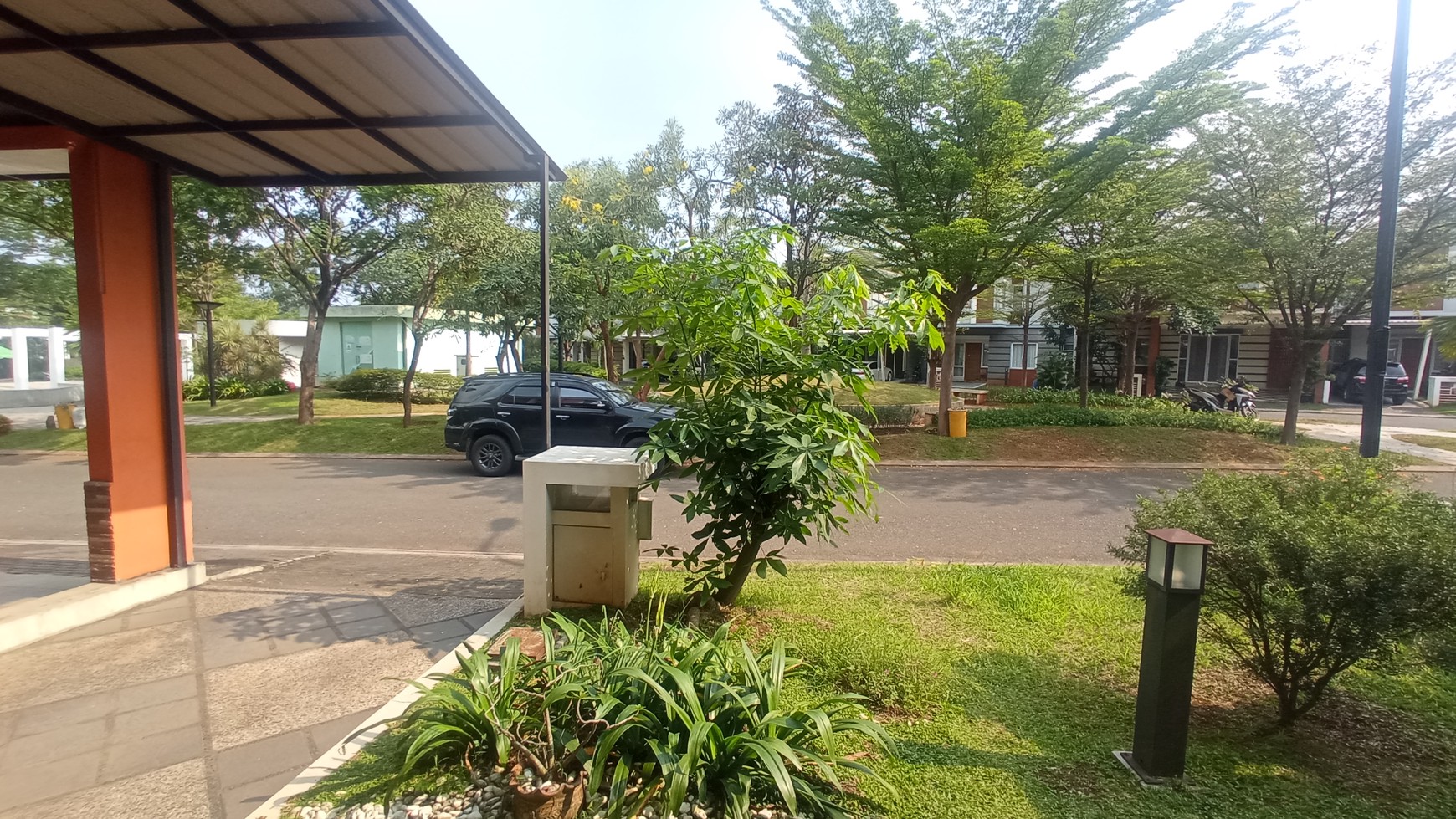 Rumah Depan Taman Kota Wisata Cibubur Raw Jalan Lebar