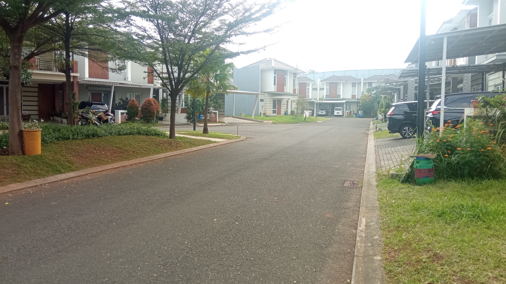 Rumah Depan Taman Kota Wisata Cibubur Raw Jalan Lebar