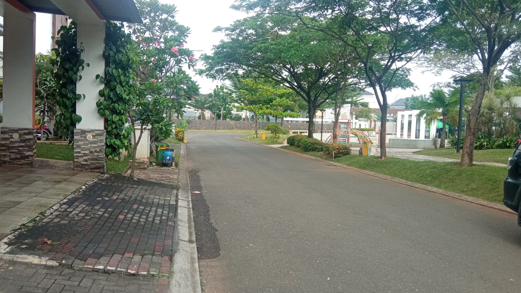 Rumah Depan Taman Kota Wisata Cibubur Raw Jalan Lebar