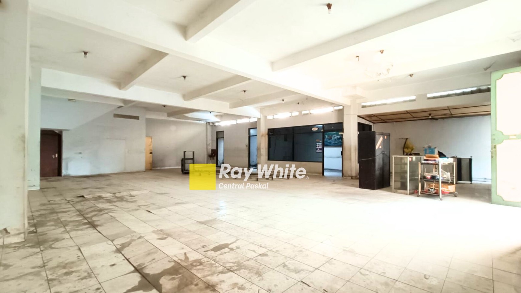 Showroom+Ruang Usaha+Rumah Kantor di Mainroad Ciateul