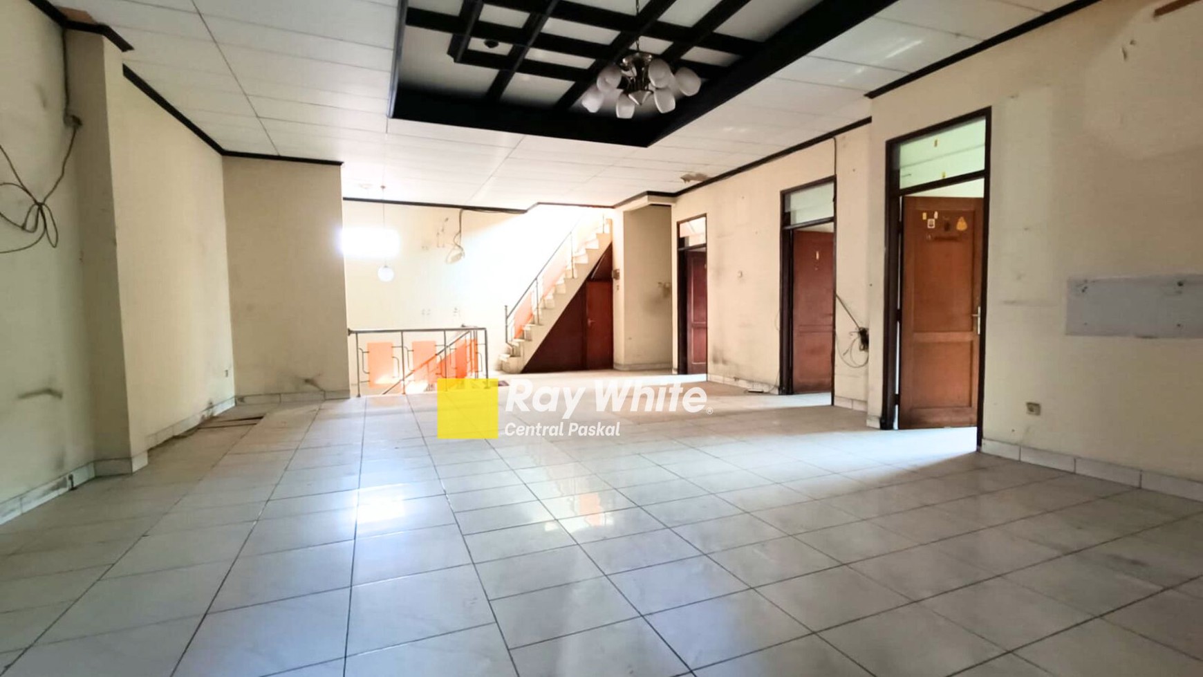 Showroom+Ruang Usaha+Rumah Kantor di Mainroad Ciateul