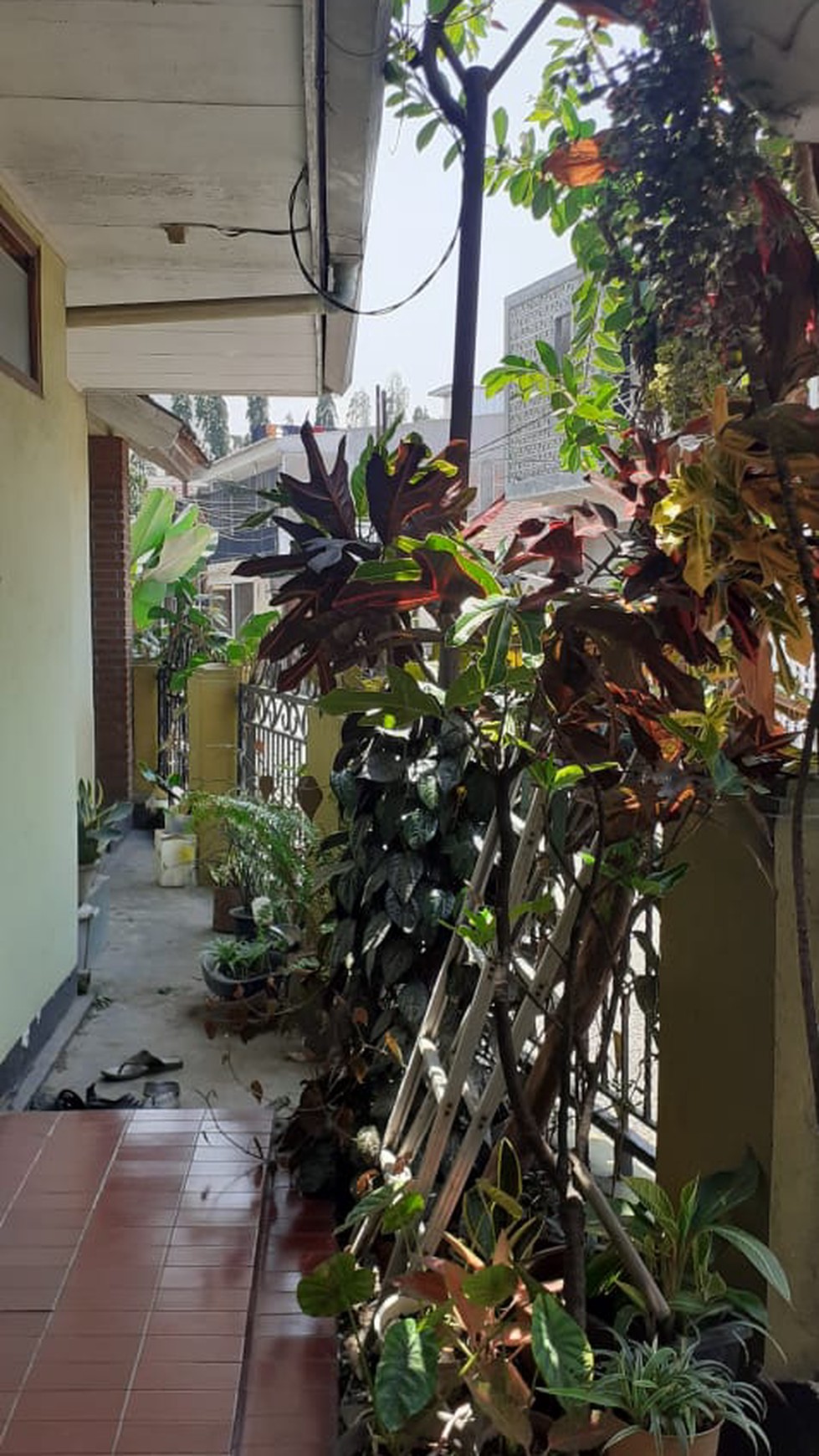 Rumah Nyaman Semi-furnished di Batununggal, Bandung