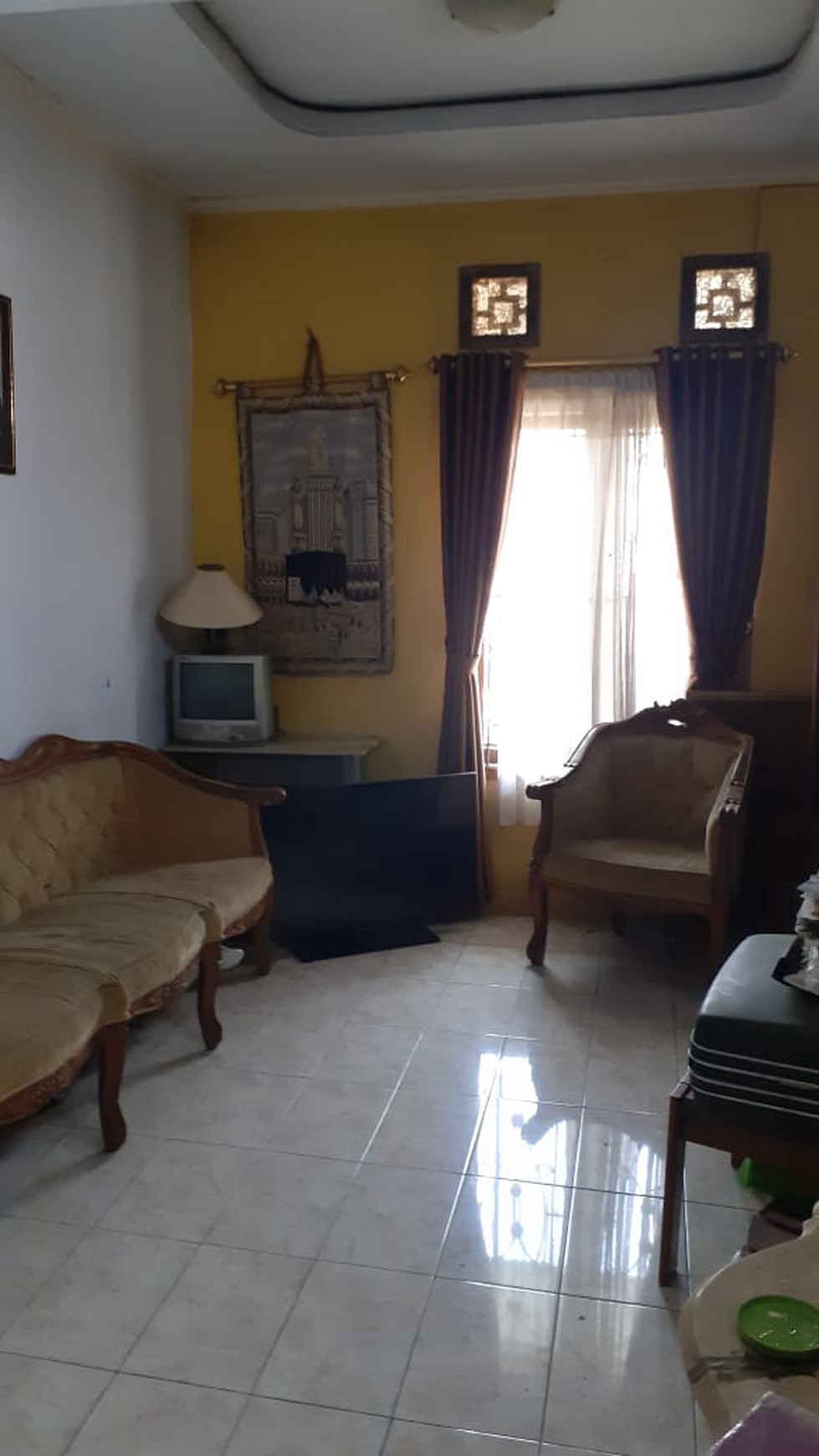 Rumah Nyaman Semi-furnished di Batununggal, Bandung