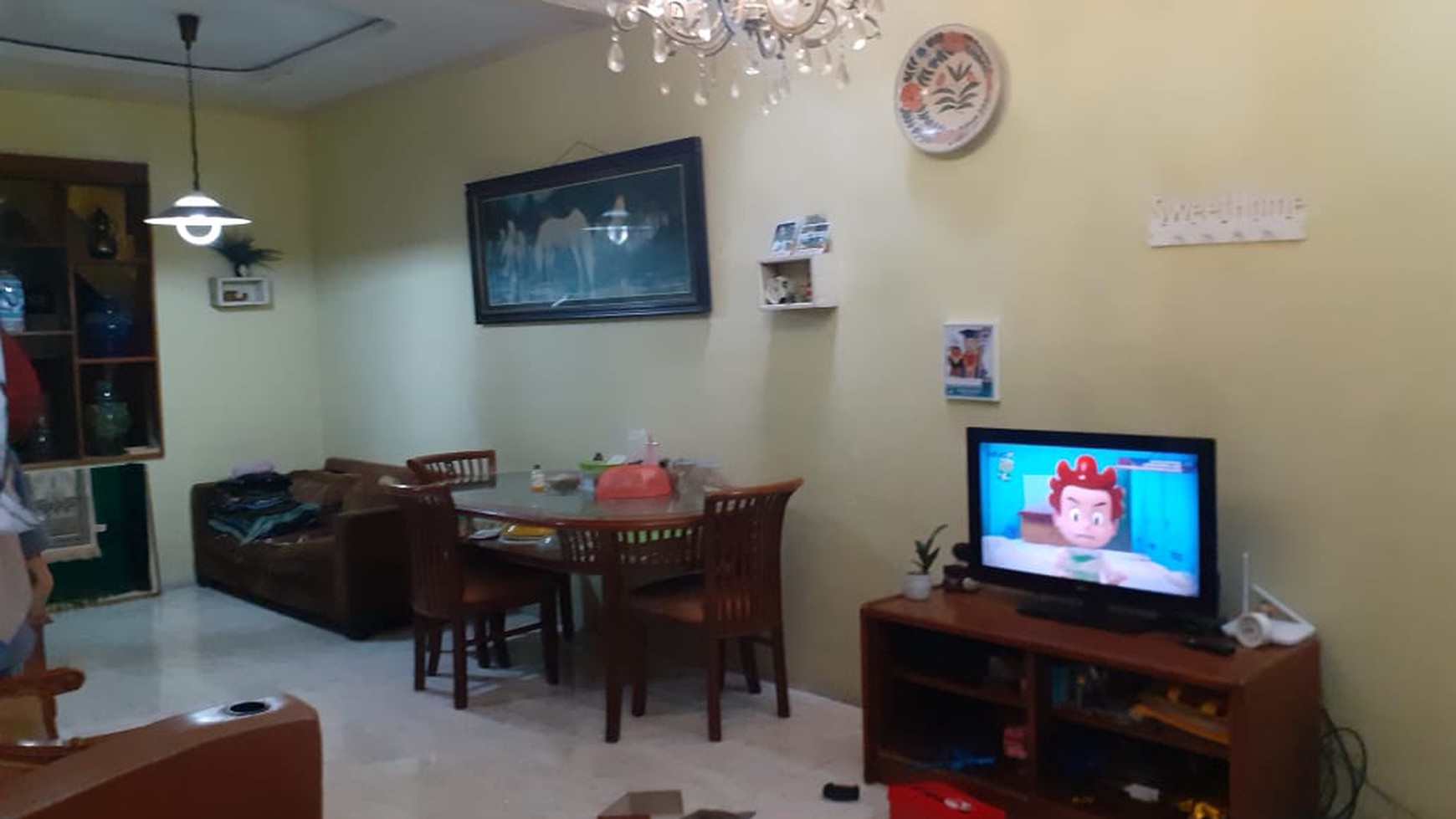 Rumah Nyaman Semi-furnished di Batununggal, Bandung