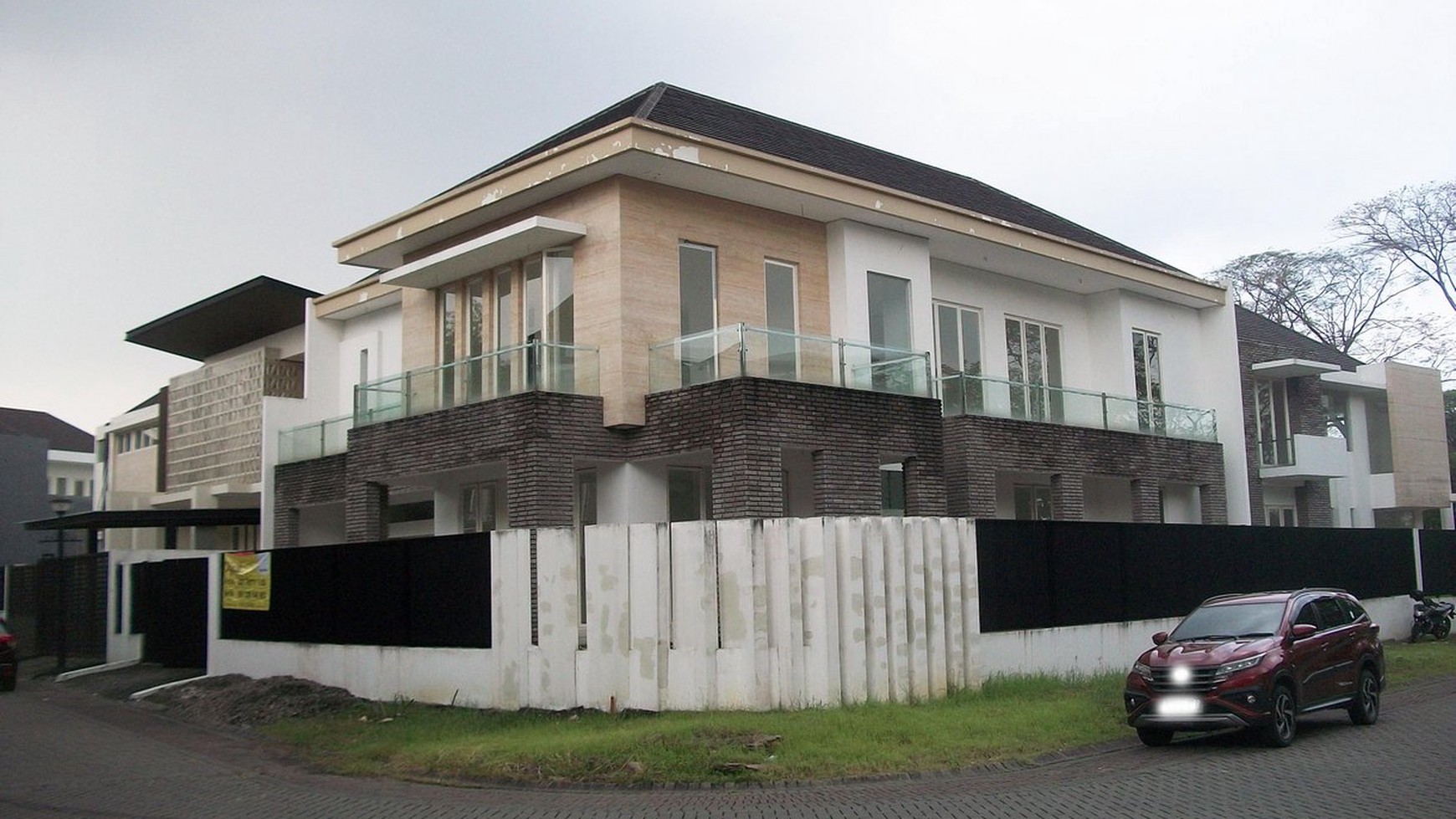 Rumah Baru Gress di Citraland Bukit Golf Surabaya, Minimalis, Hook/Pojokan, Lingkungan Elite, Siap Huni