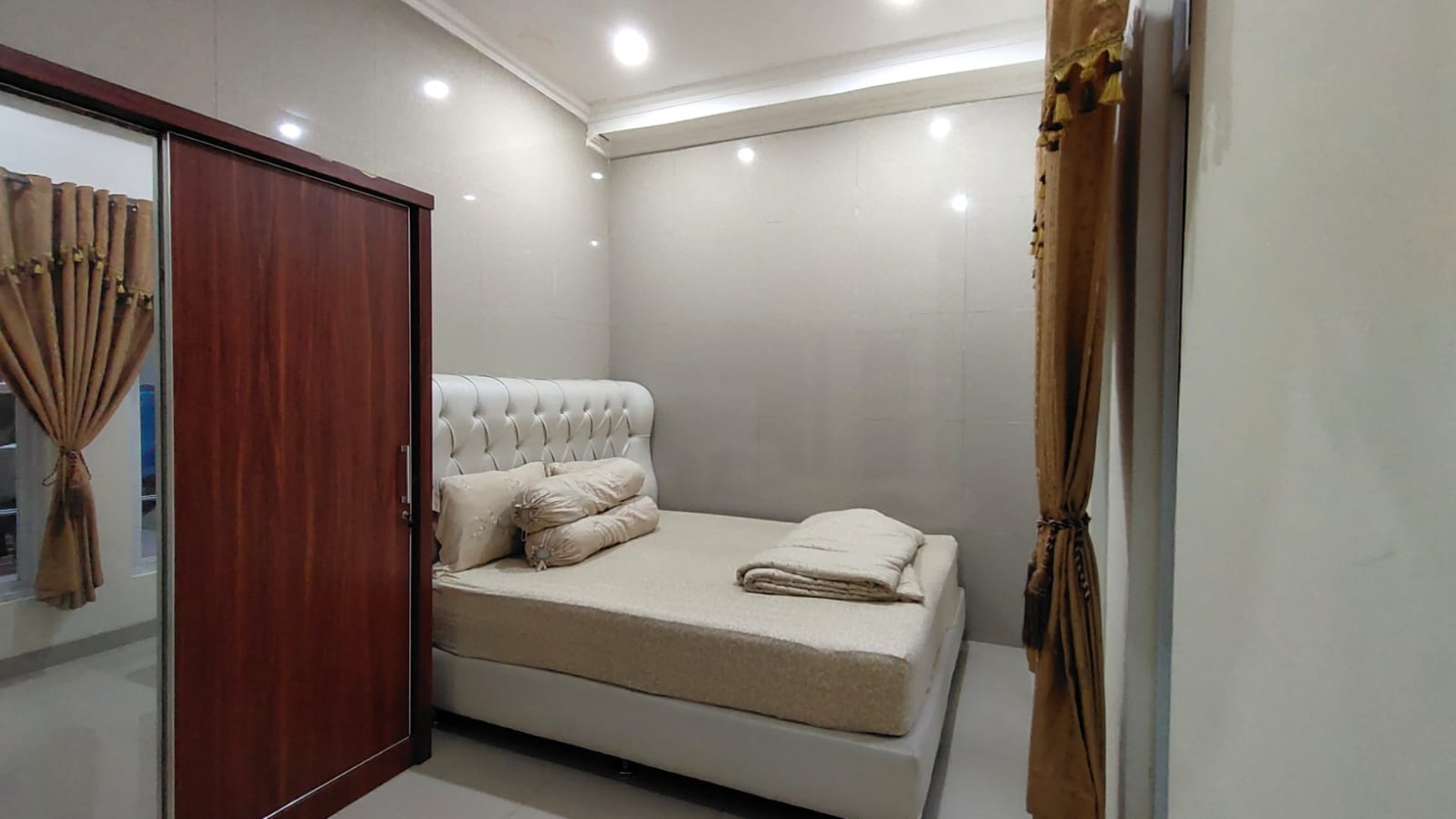 Sewa Rumah di Grand Wisata Full Furnished lokasinya nyaman dan aman.