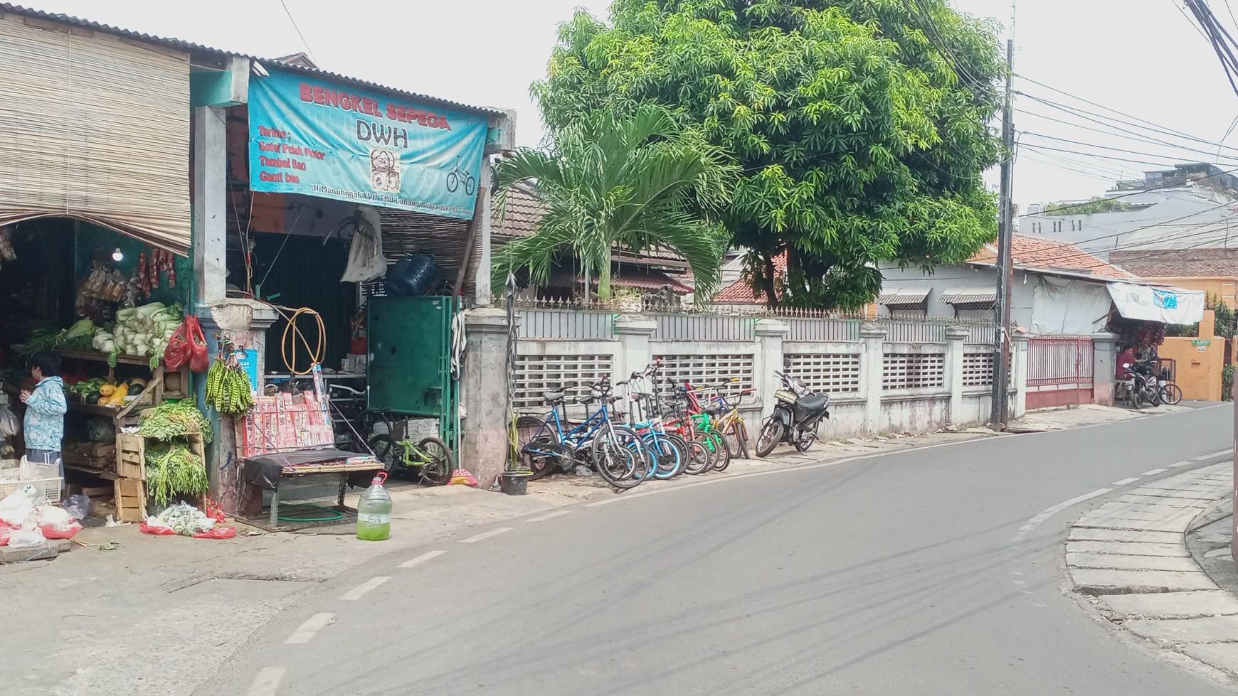 Dijual Tanah dan Bangunan dekat pintu 2 taman mini indonesia Indah lubang buaya jakarta Timur