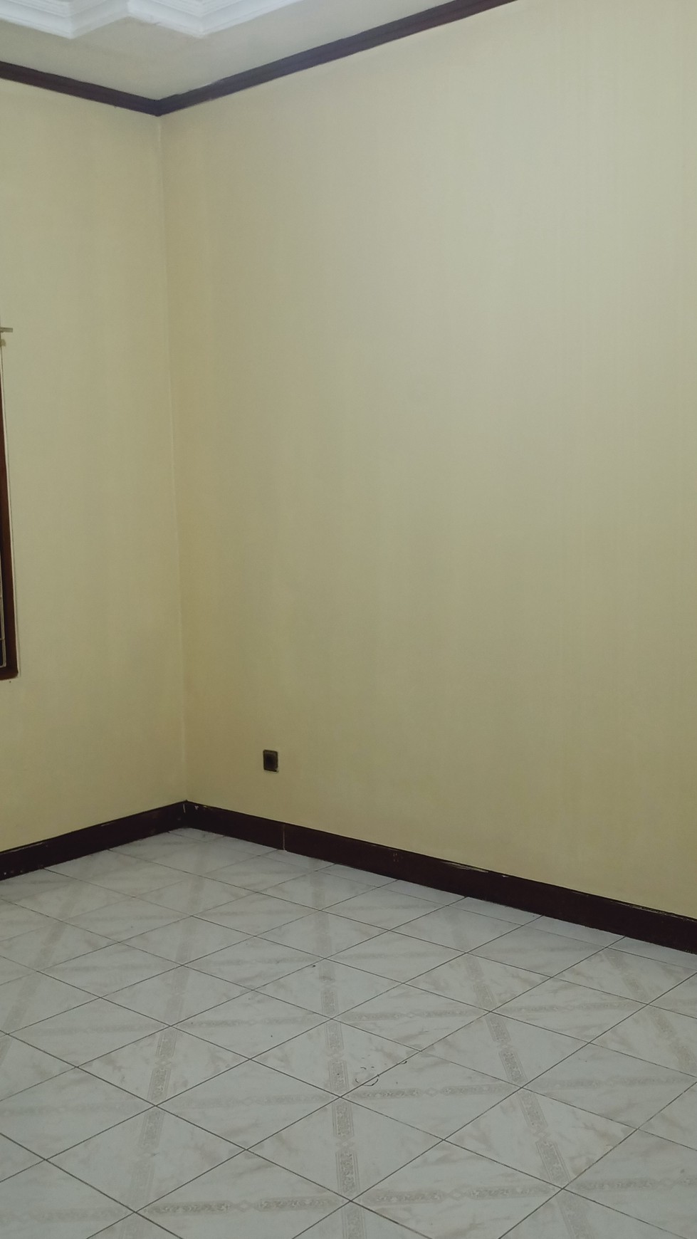 Dijual Tanah dan Bangunan dekat pintu 2 taman mini indonesia Indah lubang buaya jakarta Timur