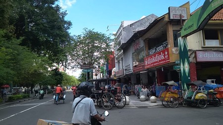 RUANG USAHA  STRATEGIS, DI KAWASAN WISATA YOGYA,MALIOBORO, YOGYAKARTA