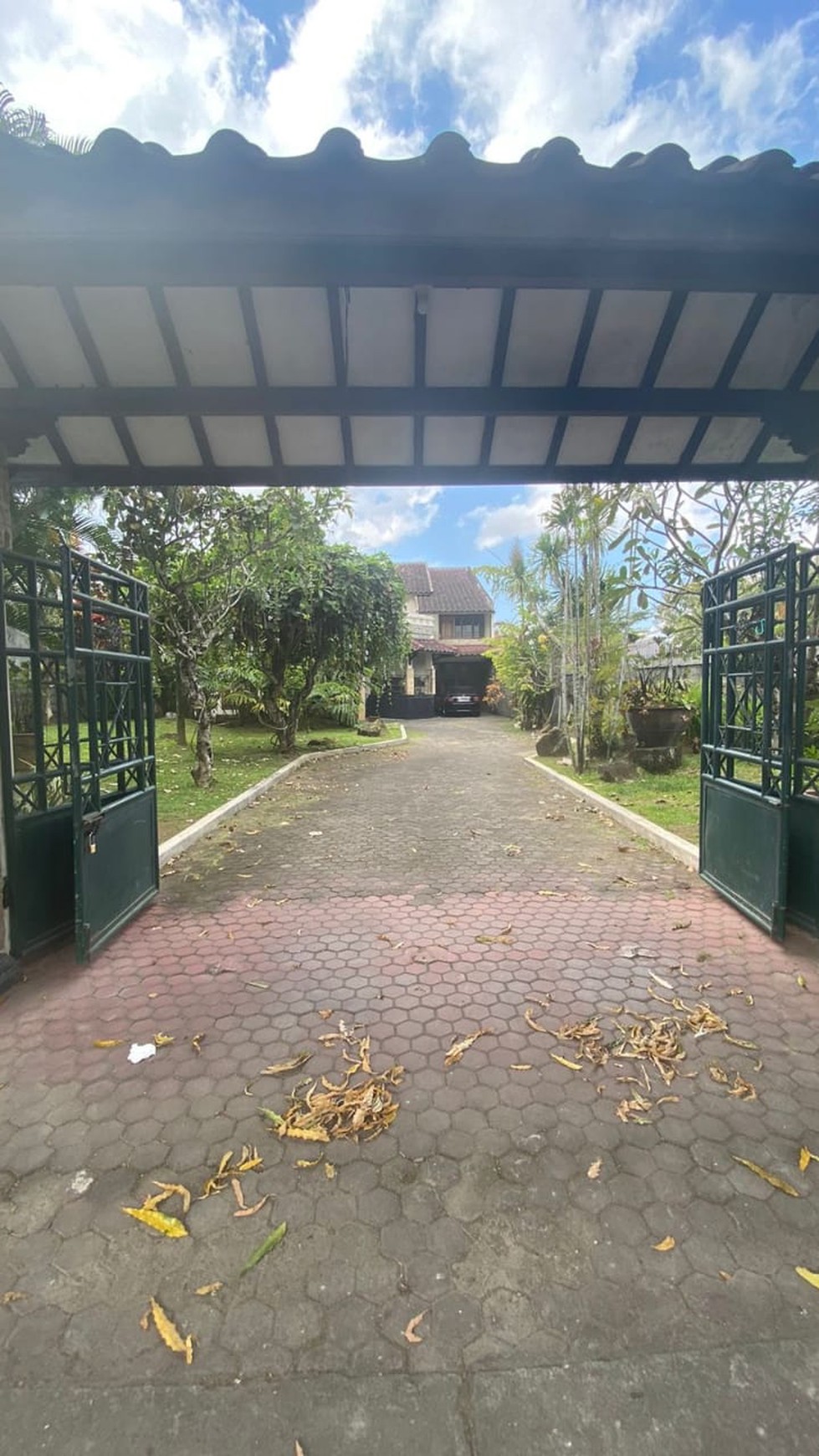 RUMAH MEWAH SIAP HUNI, LOKASI STRATEGIS DEKAT JL KALIURANG KM 7