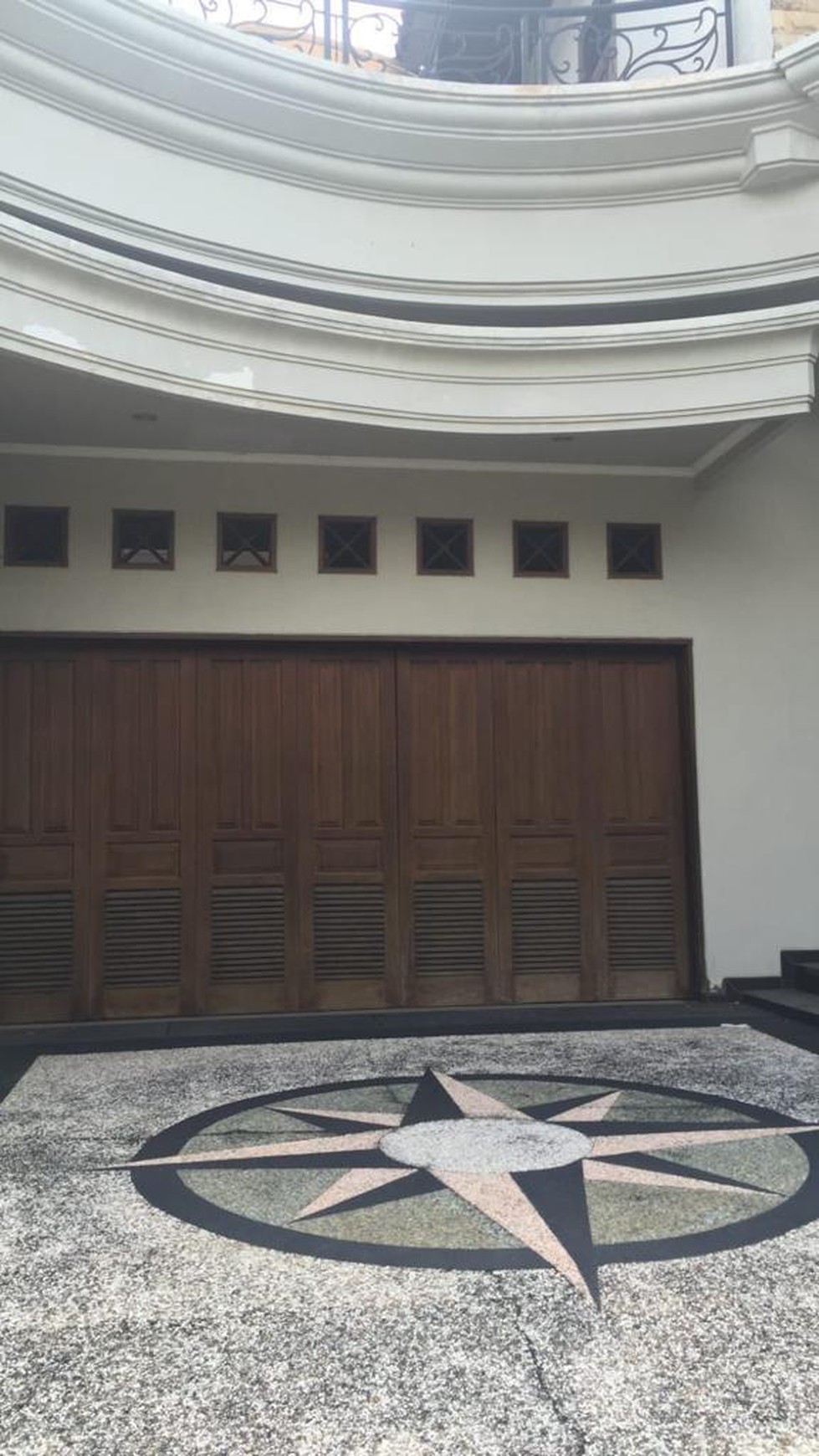 Dijual Rumah Graha Famili blok PREMIUM SPESIAL Row Jalan 4 Mobil - TerLuas 765 m2 - SHM