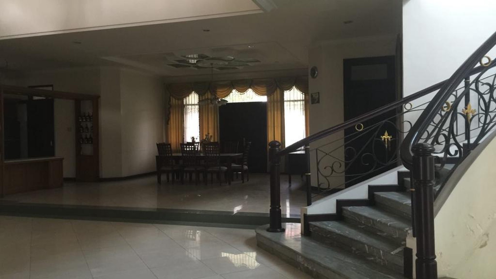 Dijual Rumah Graha Famili blok PREMIUM SPESIAL Row Jalan 4 Mobil - TerLuas 765 m2 - SHM