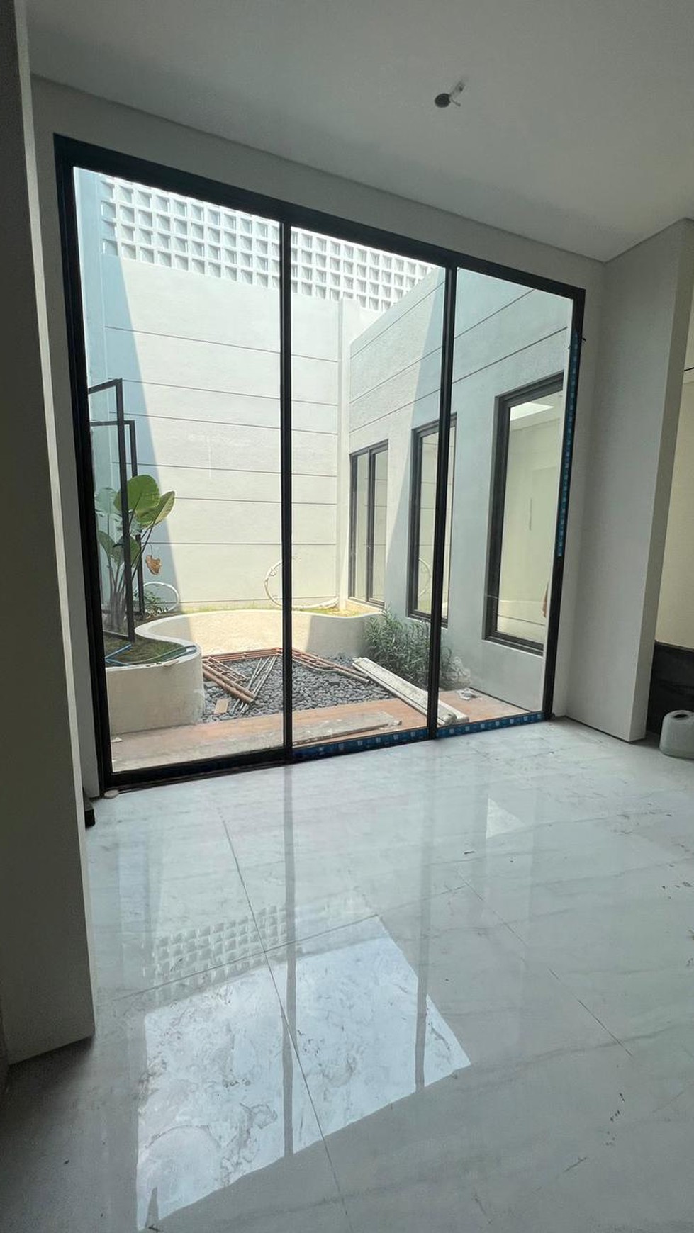 Rumah Baru Citraland Utama Surabaya SPESIAL  Carport 3 Mobil Dekat GWalk , Sekolah Ciputra , Pakuwon Indah, Graha Family