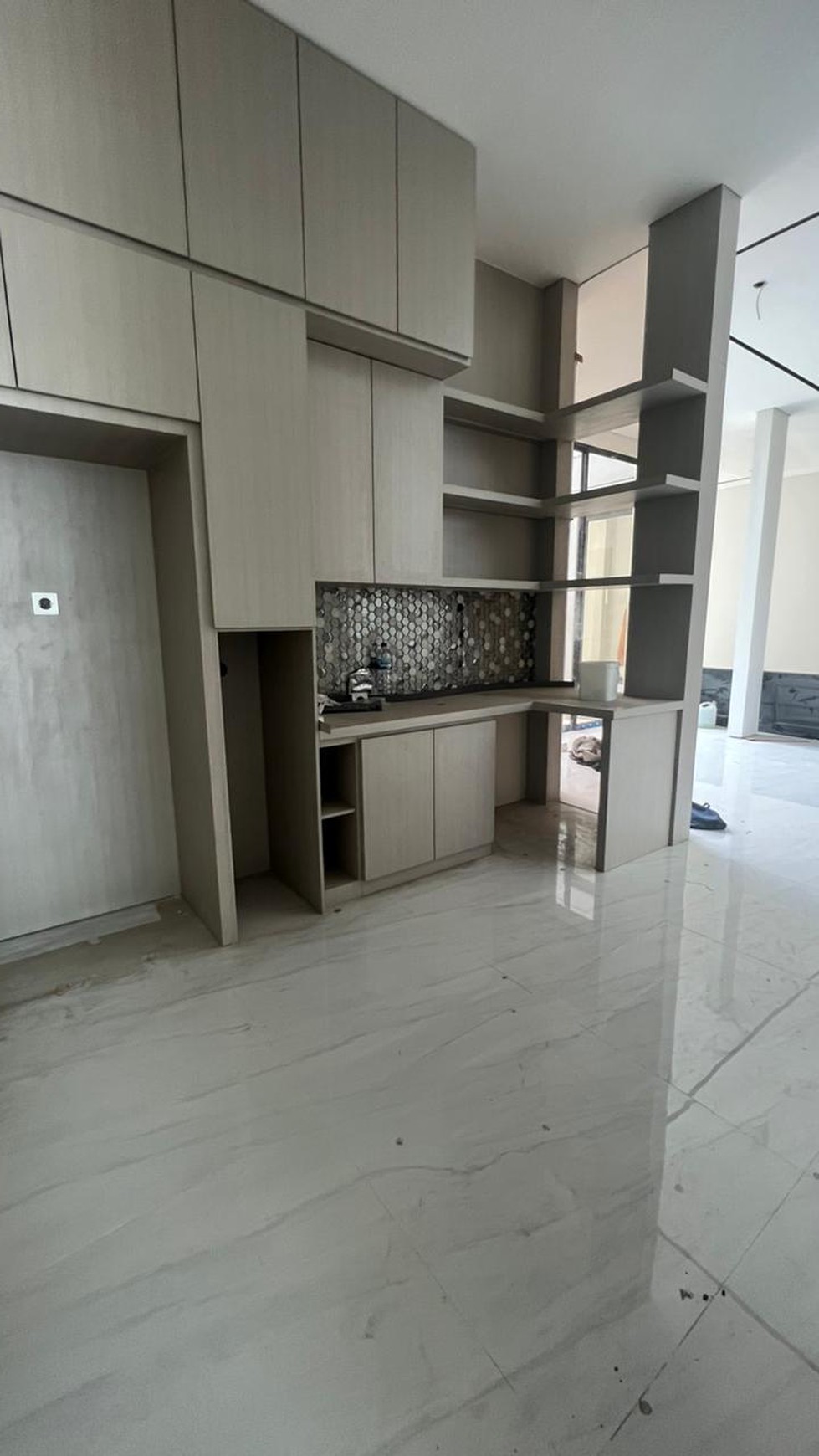 Rumah Baru Citraland Utama Surabaya SPESIAL  Carport 3 Mobil Dekat GWalk , Sekolah Ciputra , Pakuwon Indah, Graha Family