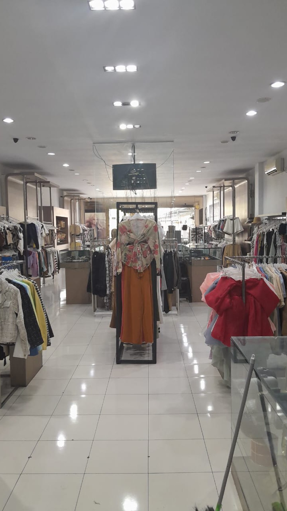 Ruko 2 Lantai Lokasi Strategis Cocok Untuk Usaha Dekat Kampus Atma Jaya