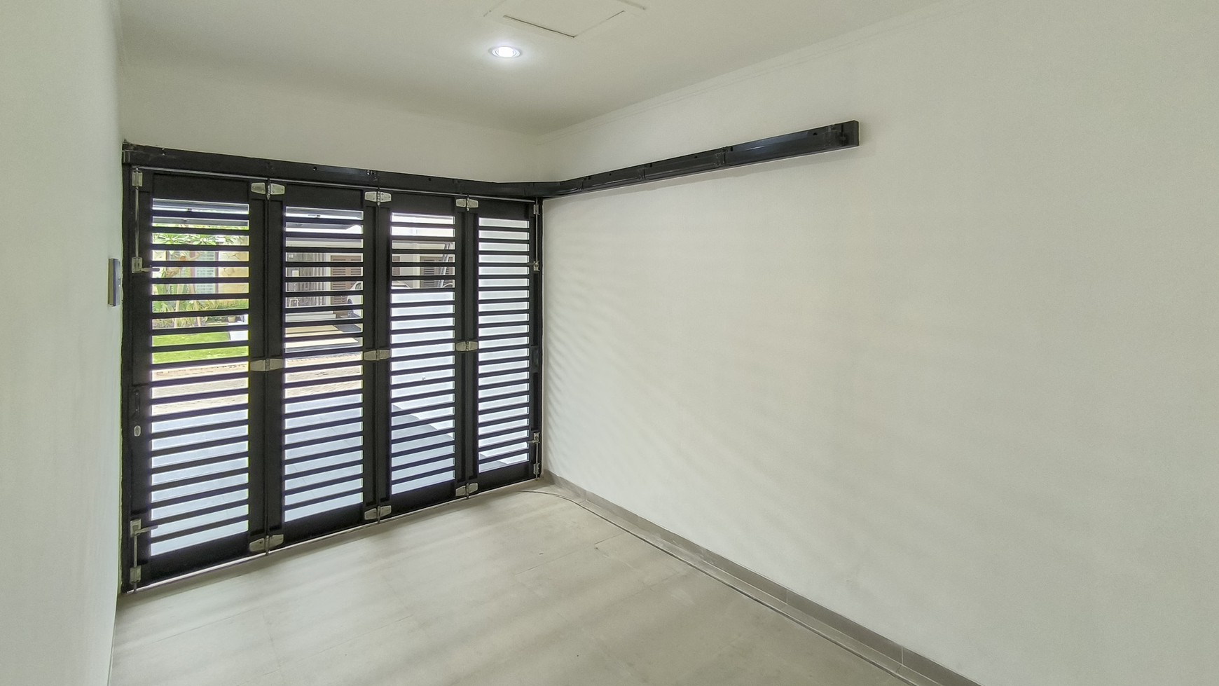 Rumah Bagus Posisi Hoek Siap Huni di Discovery Conserva, Bintaro Jaya Sektor 9 