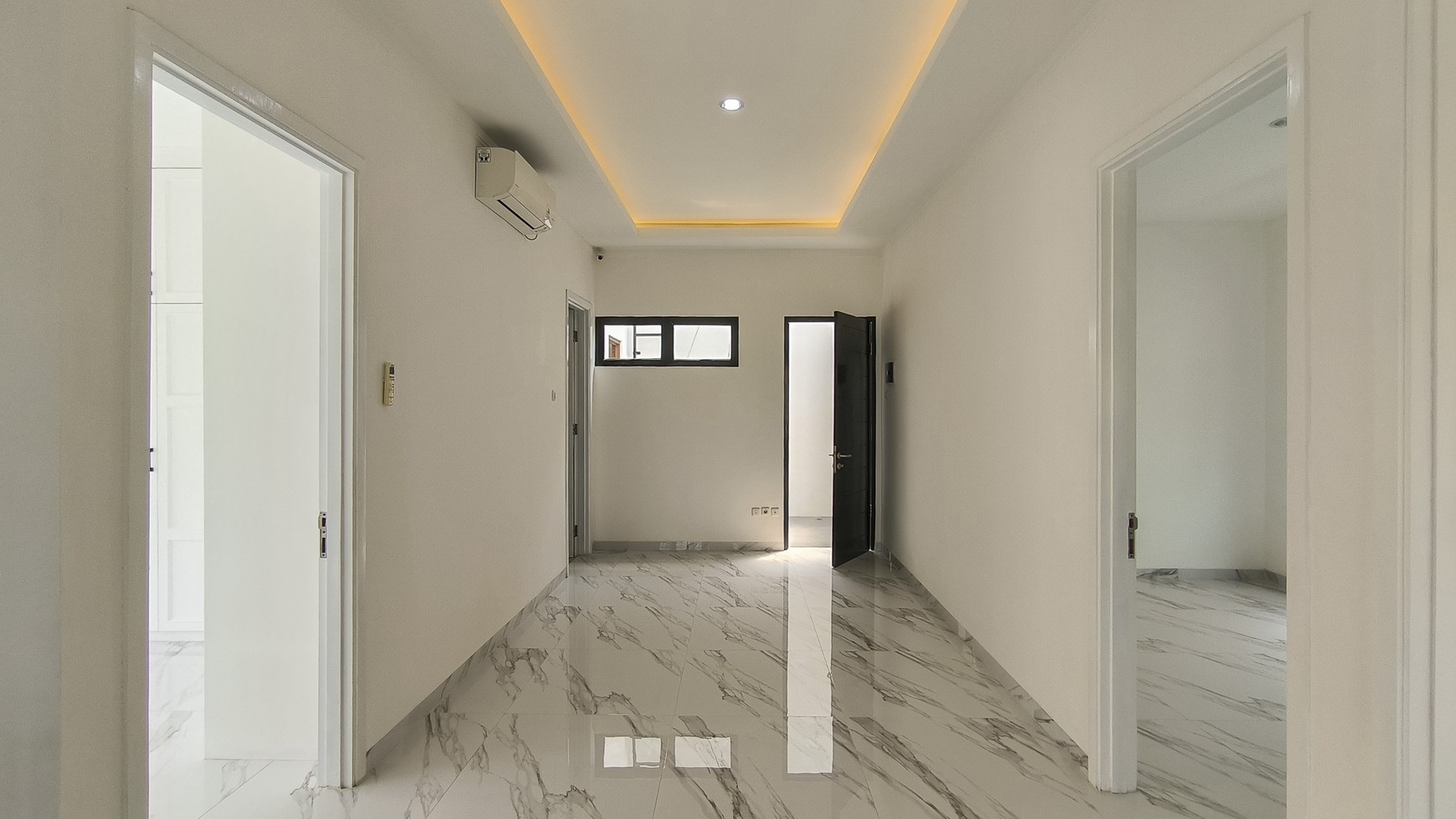 Rumah Bagus Posisi Hoek Siap Huni di Discovery Conserva, Bintaro Jaya Sektor 9 