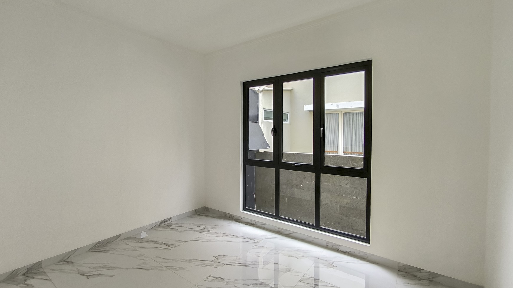 Rumah Bagus Posisi Hoek Siap Huni di Discovery Conserva, Bintaro Jaya Sektor 9 