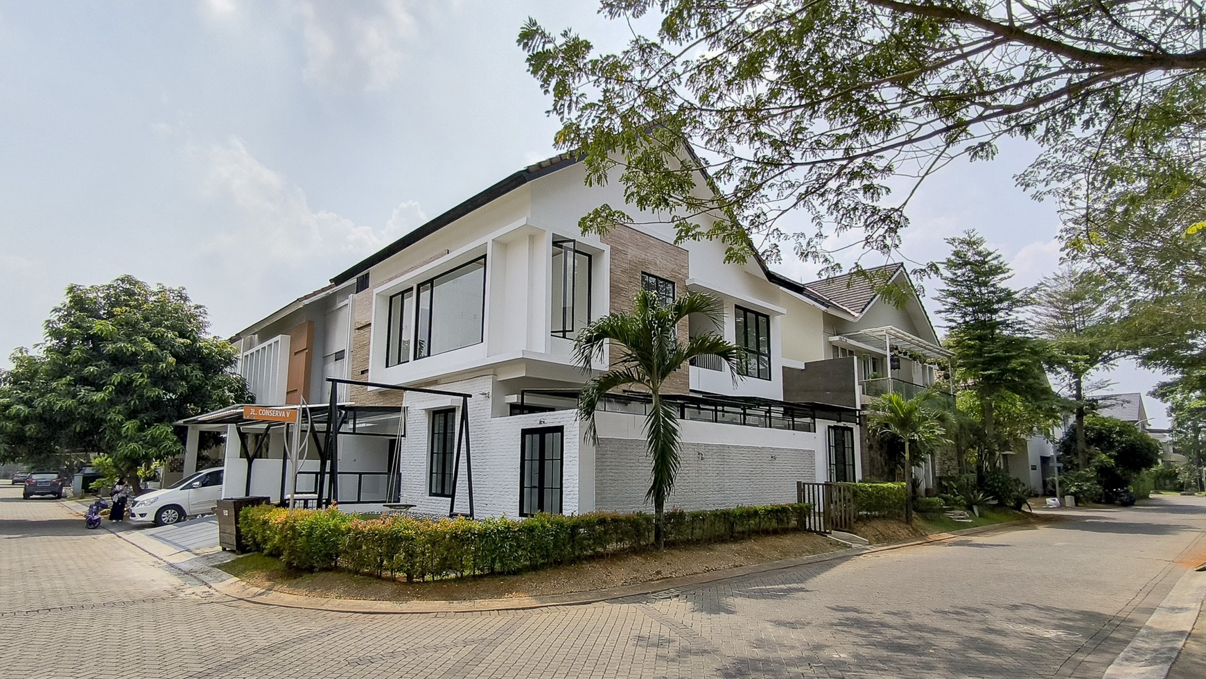 Rumah Bagus Posisi Hoek Siap Huni di Discovery Conserva, Bintaro Jaya Sektor 9