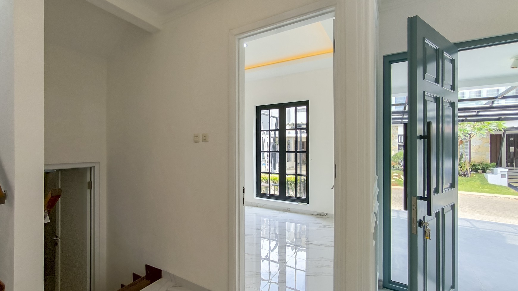 Rumah Bagus Posisi Hoek Siap Huni di Discovery Conserva, Bintaro Jaya Sektor 9