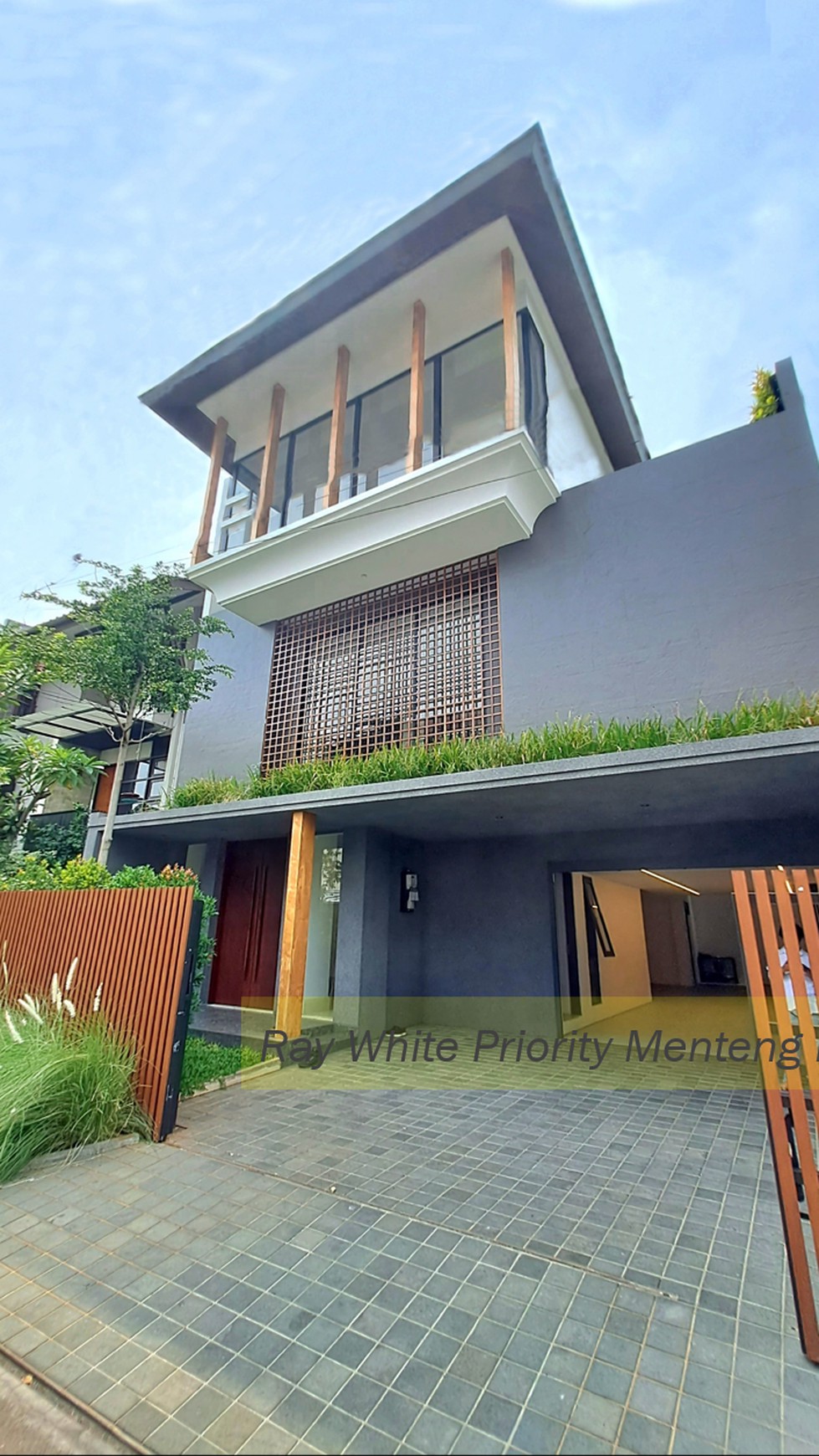 Brand New House with Tropical Modern Architecture, Pondok Indah