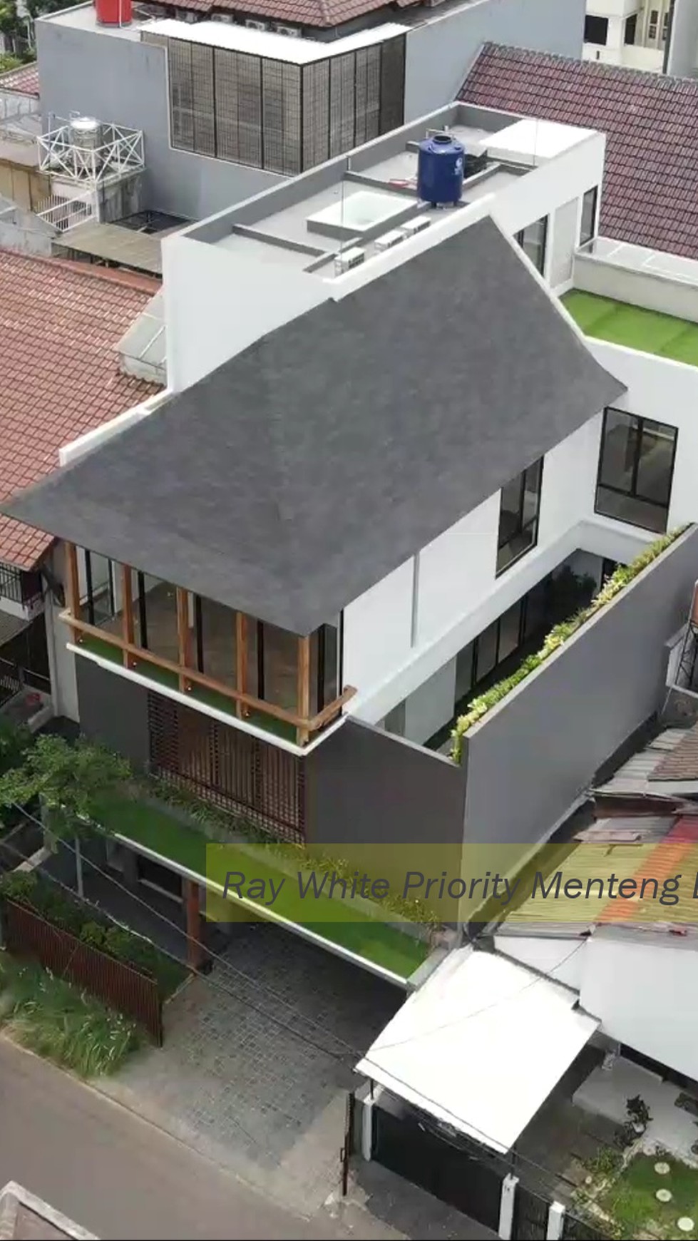 Brand New House with Tropical Modern Architecture, Pondok Indah