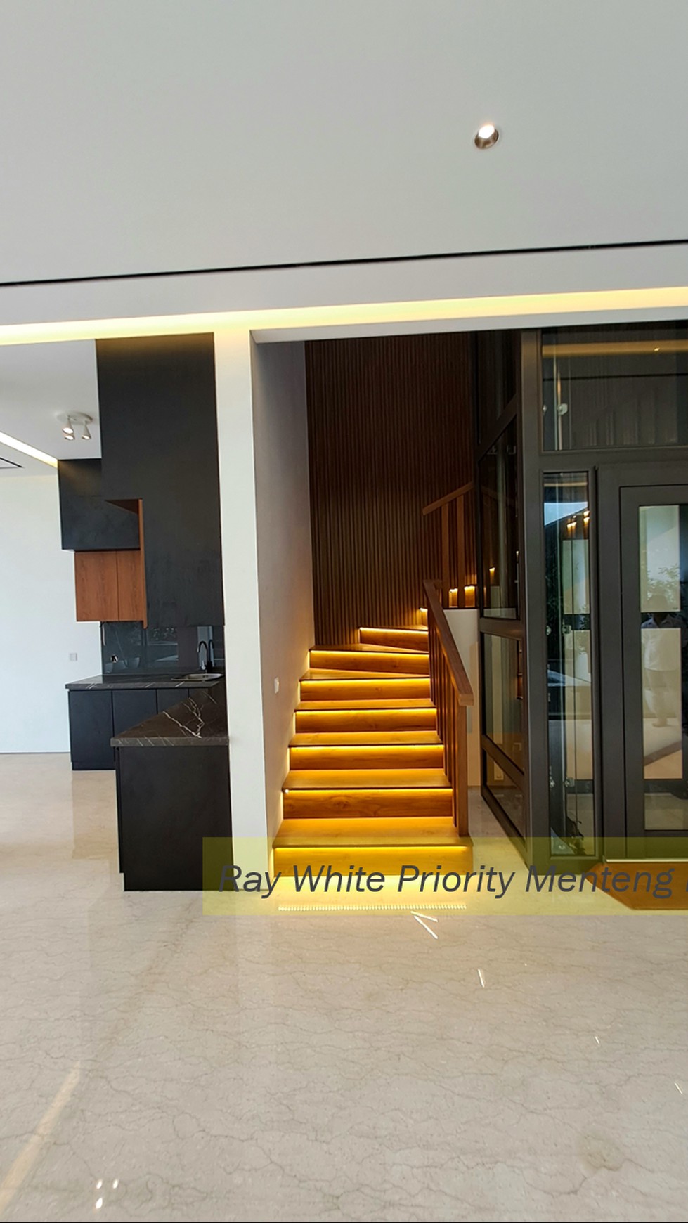 Brand New House with Tropical Modern Architecture, Pondok Indah