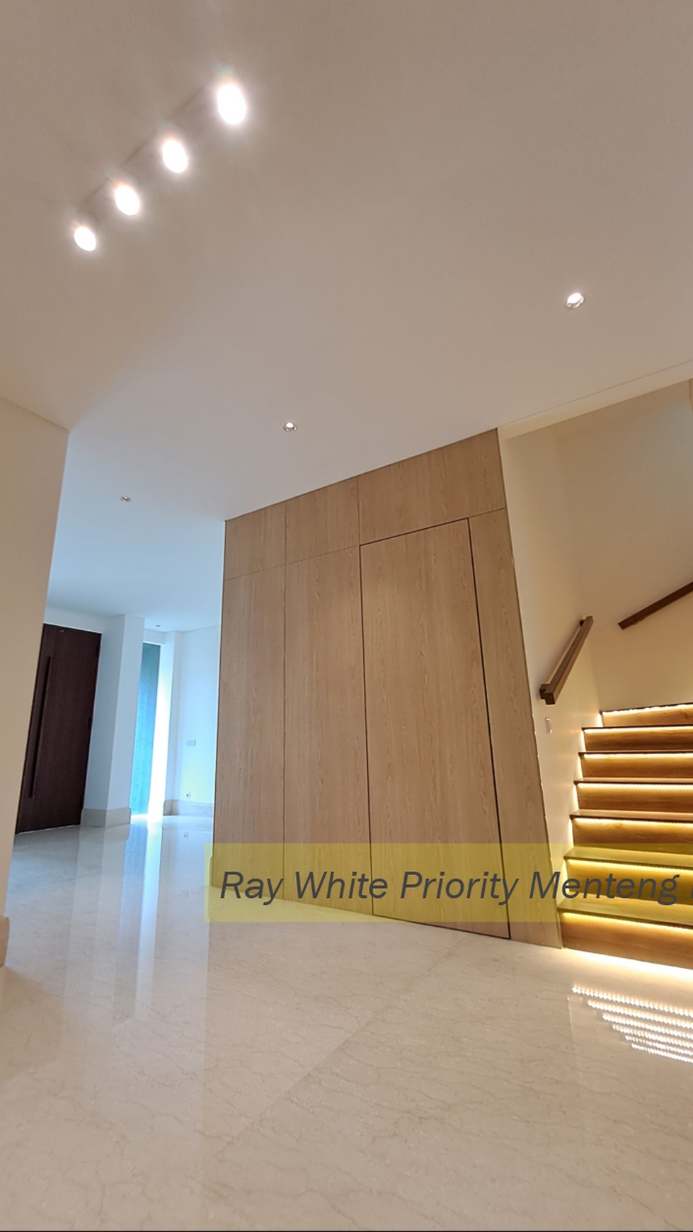 Brand New House with Tropical Modern Architecture, Pondok Indah