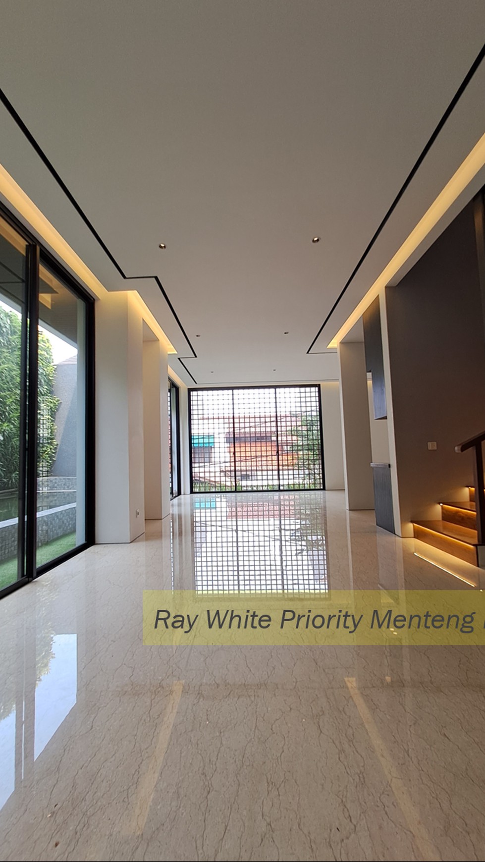 Brand New House with Tropical Modern Architecture, Pondok Indah