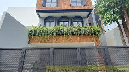 Brand New House with Modern Architecture, Pondok Indah, Jakarta Selatan