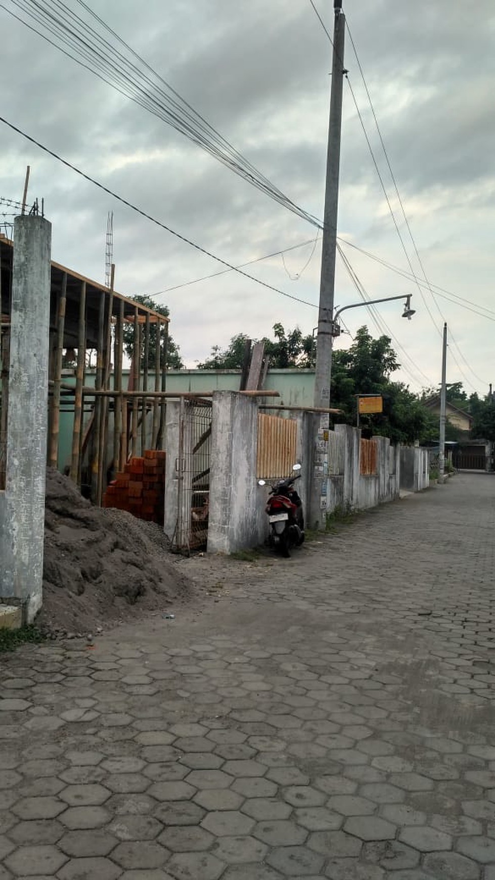 RUMAH BARU UNTUK KELUARGA BESAR, GG SARIDELE, KADIROJO II