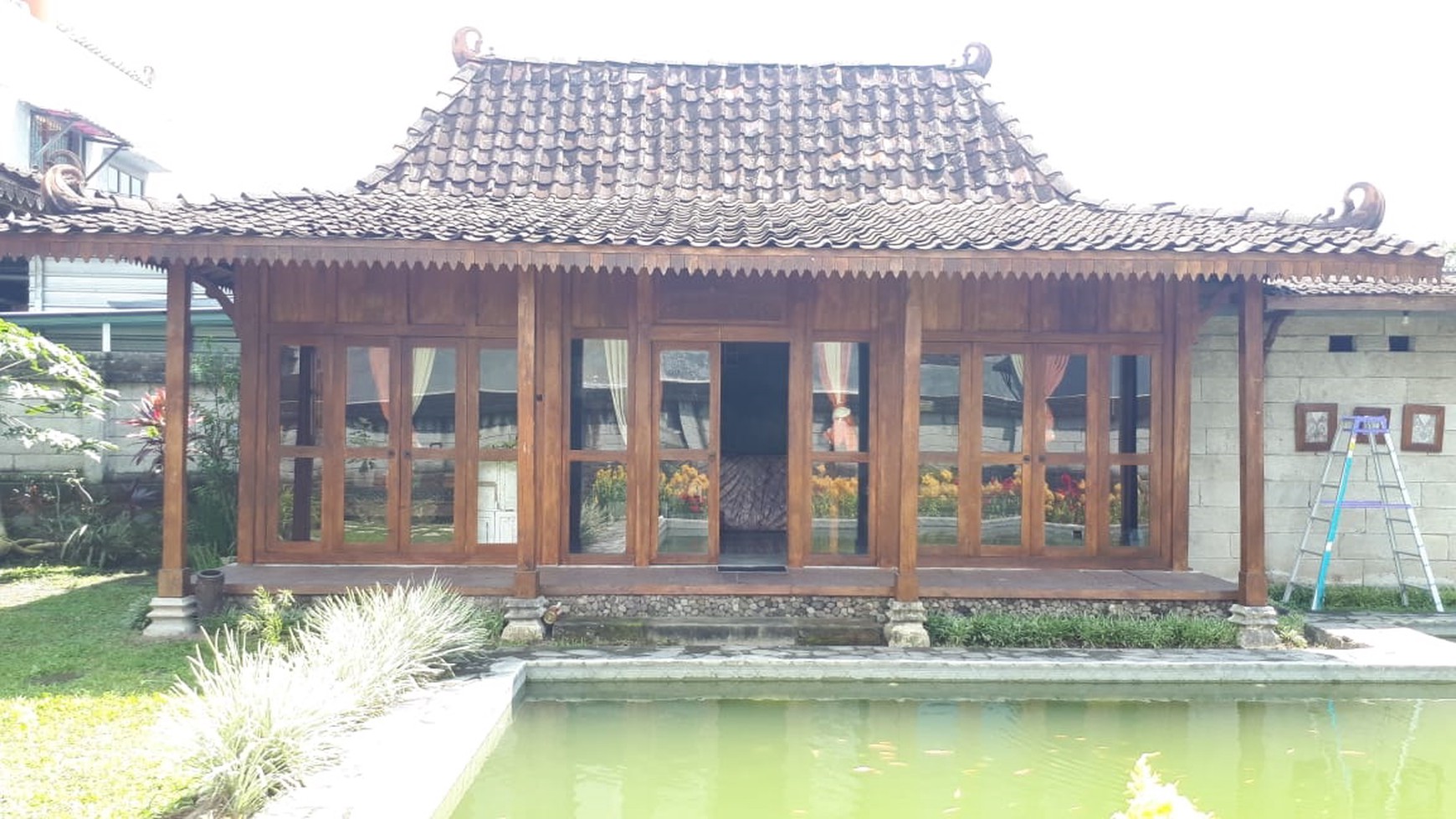 RUMAH DENGAN DESAIN JOGLO, DI JL RAYA TAJEM, COCOK UNTUK GUEST HOUSE